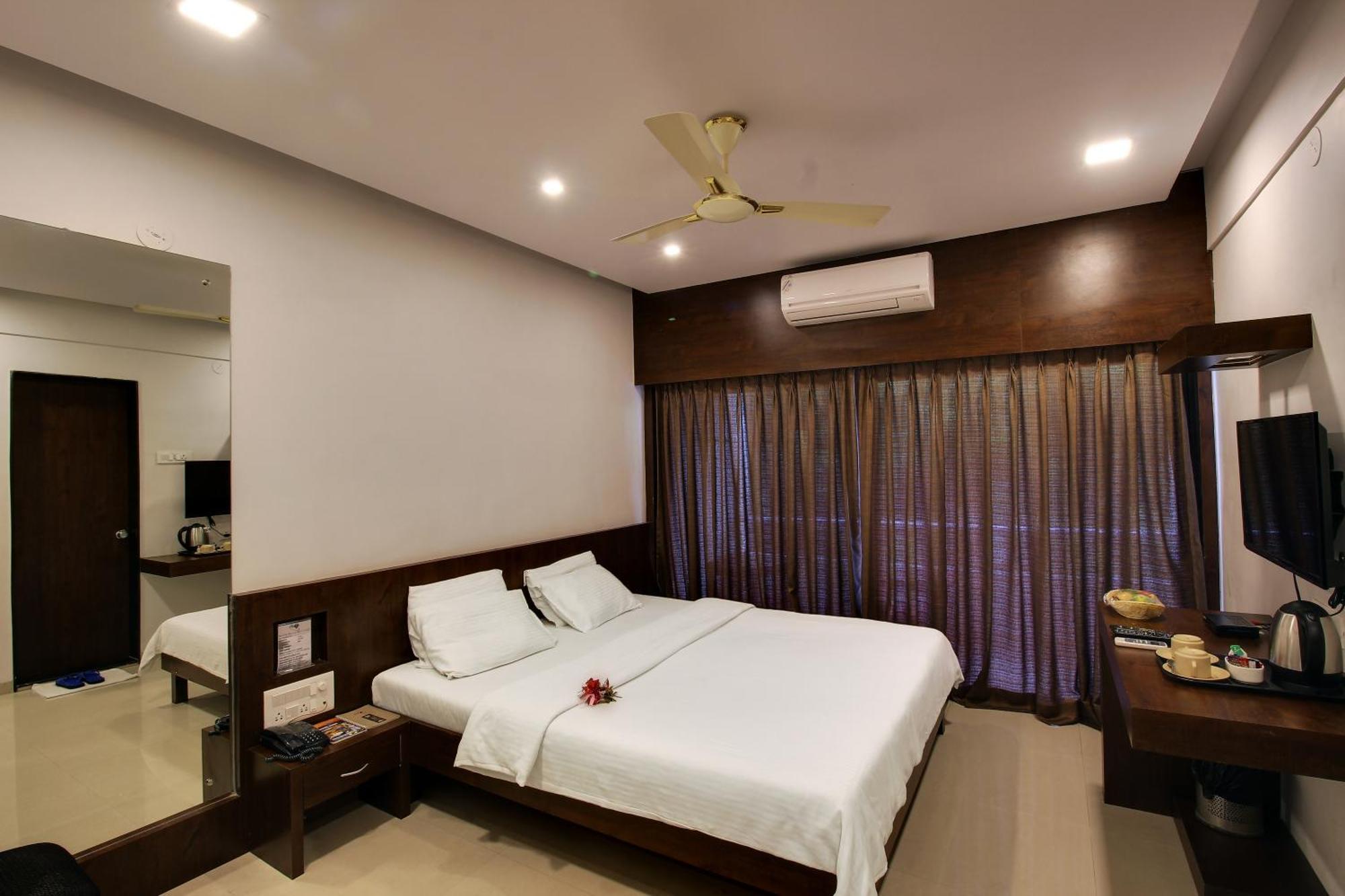 Hotel Rama Heritage Nashik Bagian luar foto