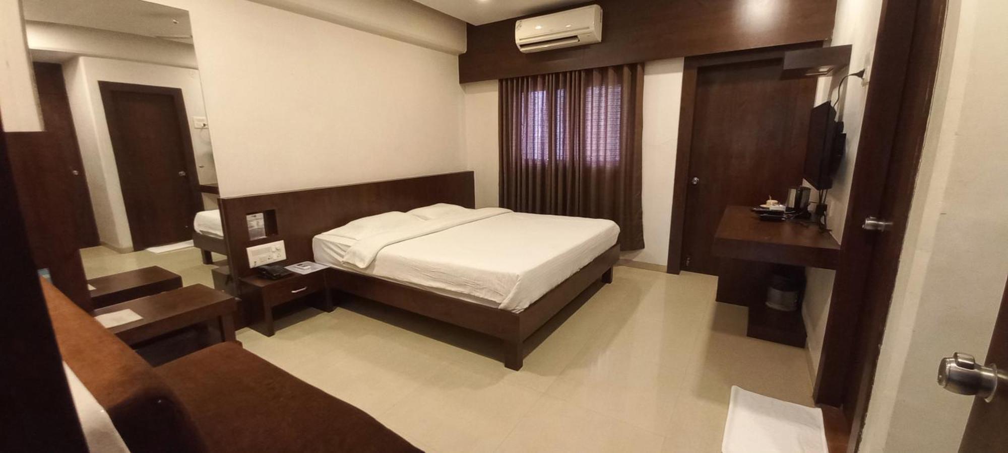 Hotel Rama Heritage Nashik Bagian luar foto