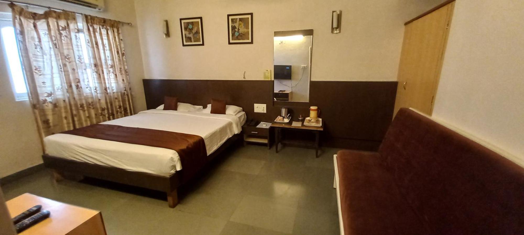 Hotel Rama Heritage Nashik Bagian luar foto