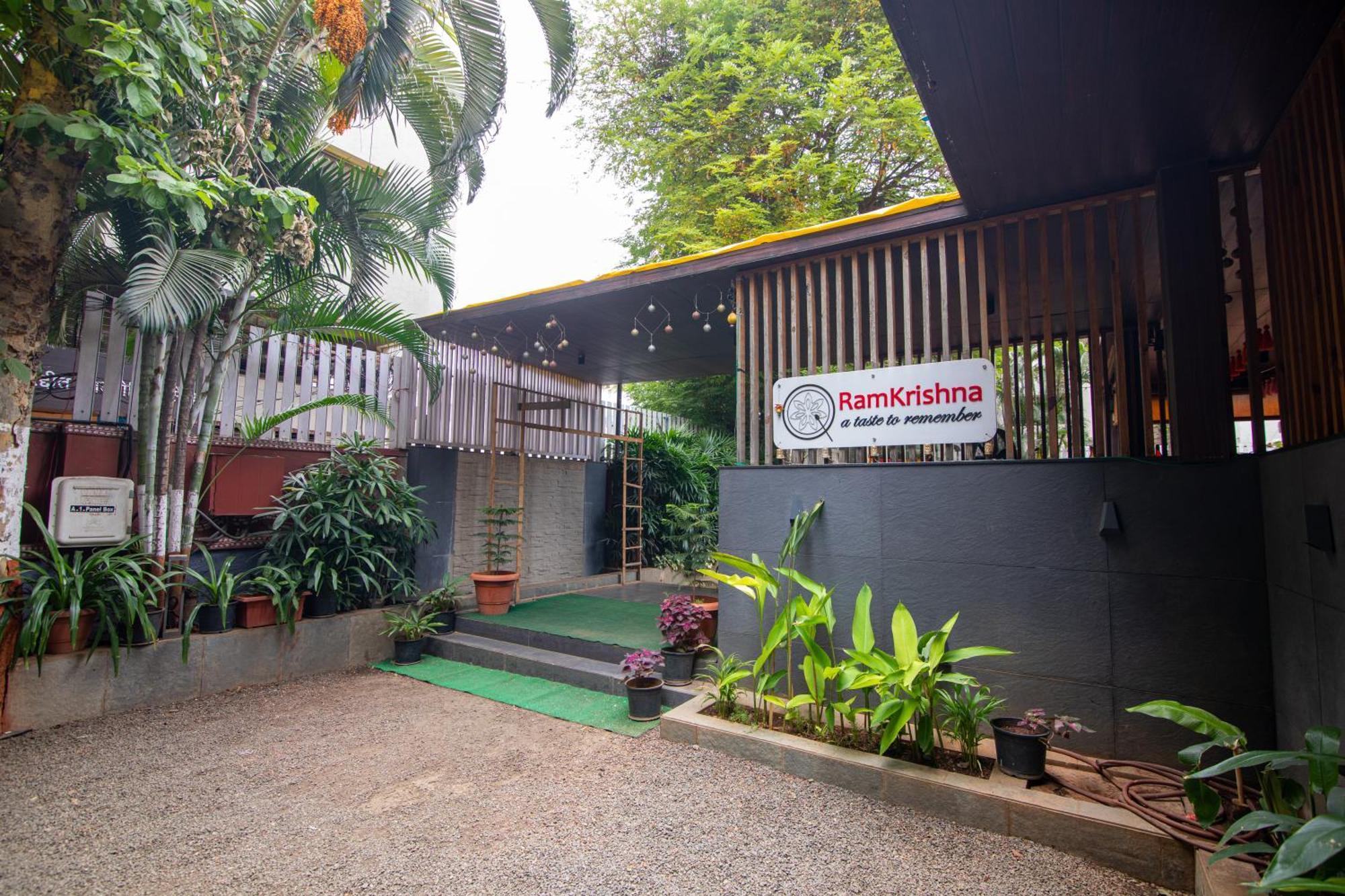 Hotel Rama Heritage Nashik Bagian luar foto