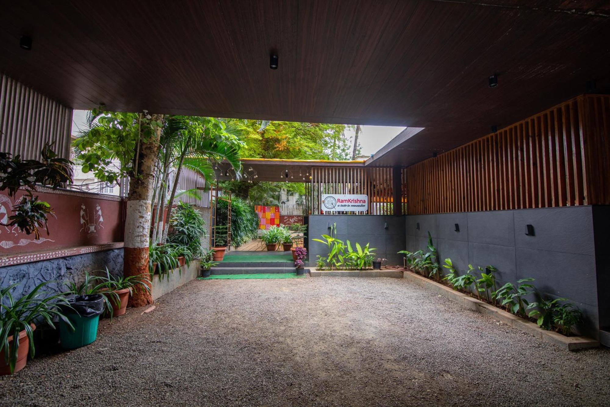 Hotel Rama Heritage Nashik Bagian luar foto