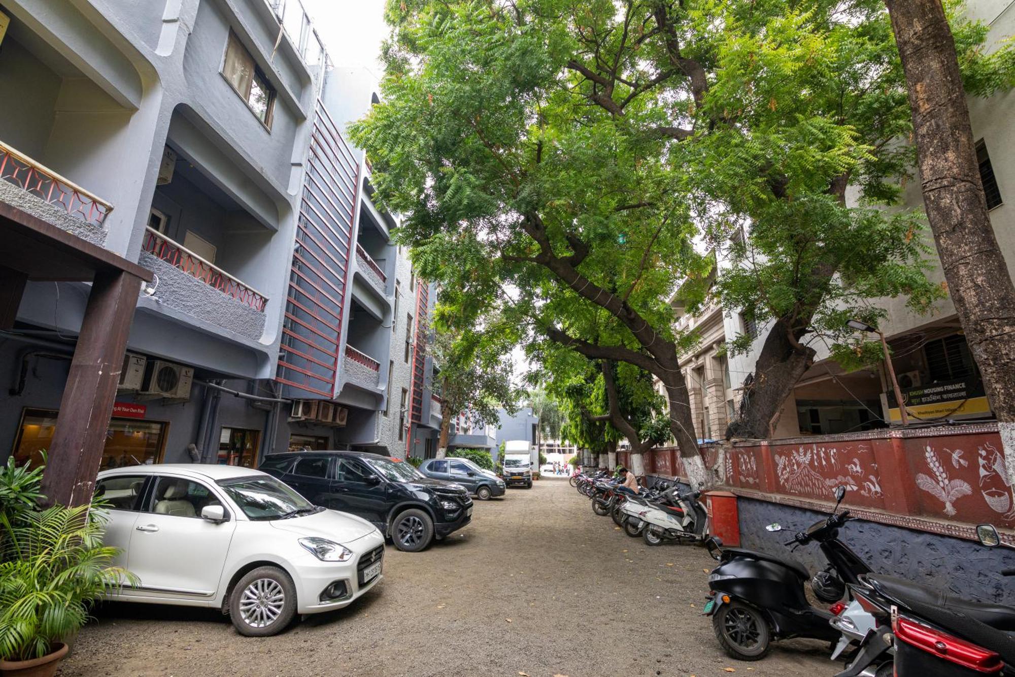 Hotel Rama Heritage Nashik Bagian luar foto